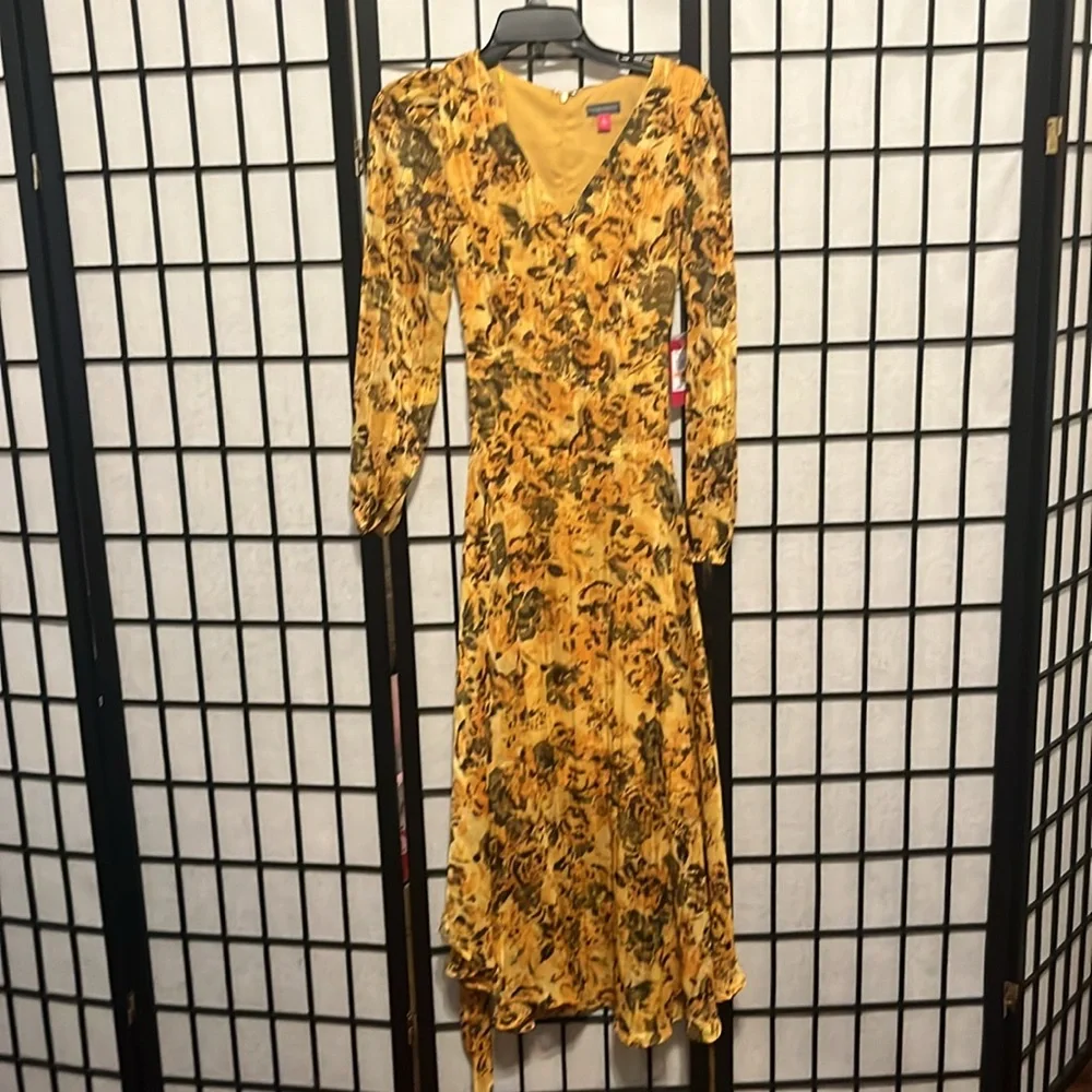 Vince Camuto Floral Metallic Long Sleeve Handkerchief Dress in Narcissus S - Picture 2 of 5